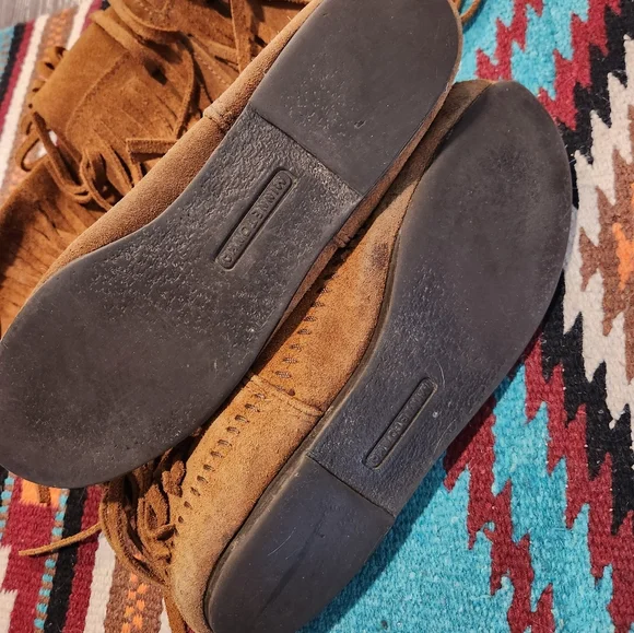 Minnetonka 3 Layer Fringe Moccasin Boots - Picture 4 of 9